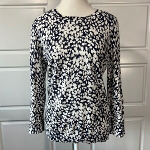 C Wonder Women's Medium Long Sleeve Navy & White Floral Print Sweater‎
